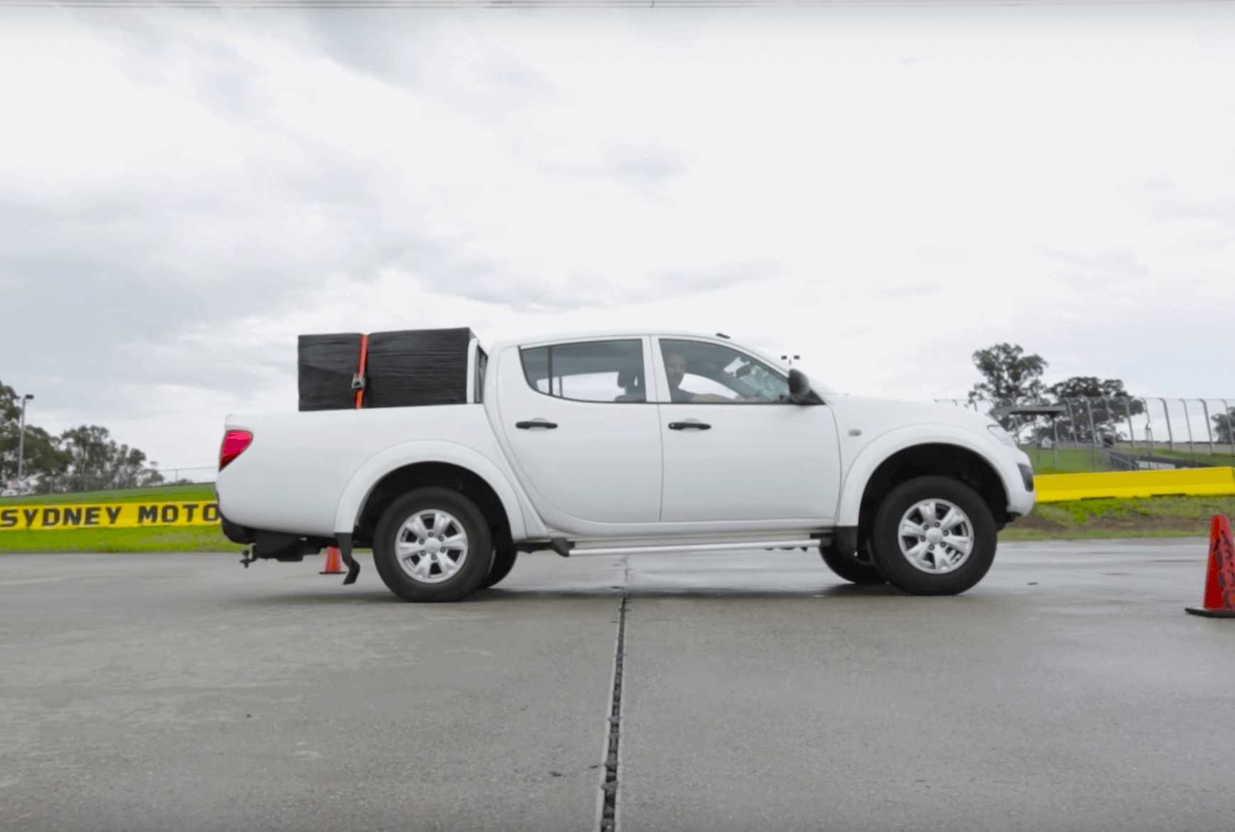 8 thói quen xấu đang dần phá hủy xe của mỗi ngày